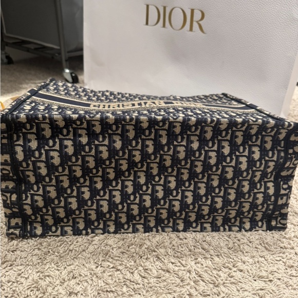 Authentic Large Dior Book Tote Ecru and Blue Dior Oblique Embroidery EUC w/Box - Picture 5 of 16